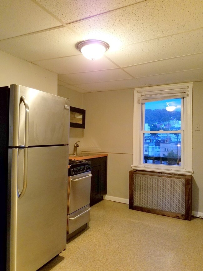 Photo - 1906 E Carson St Unit Apt 3