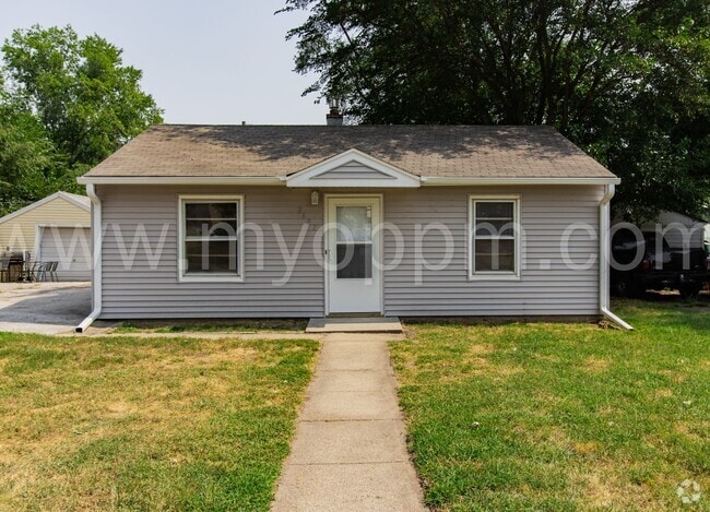 Building Photo - 2 Bedroom / 1 Bathroom GEM! | Near Offutt ... Rental