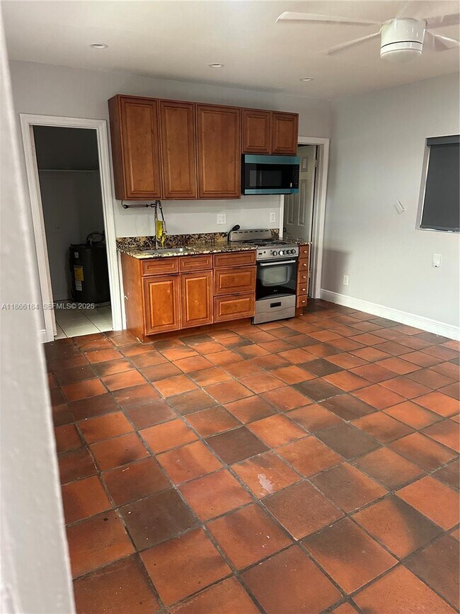 Building Photo - 1616 N 26th Ave Unit A