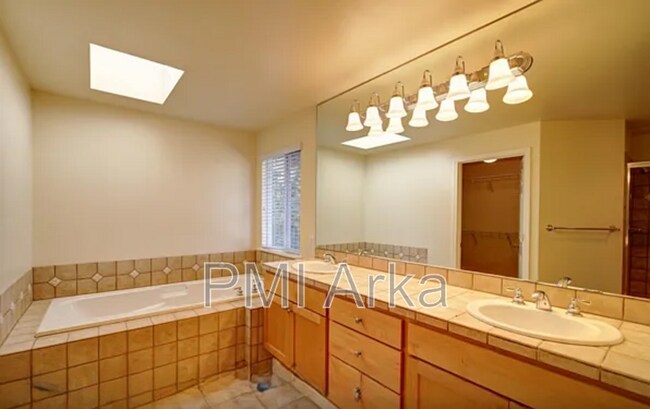 Photo - 10260 NE 30th Pl