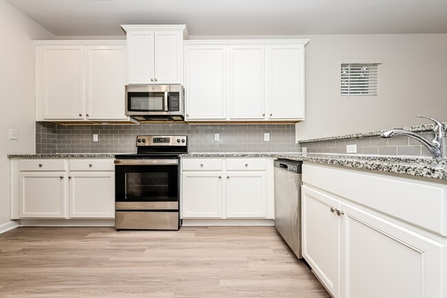 Photo - 3577 Saratoga Cir