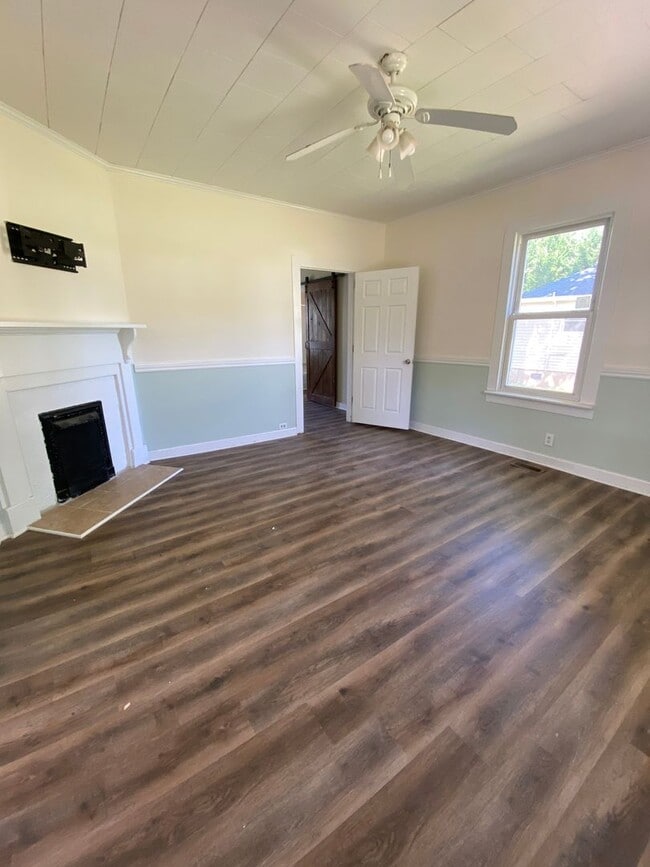 Photo - 130 Oak St