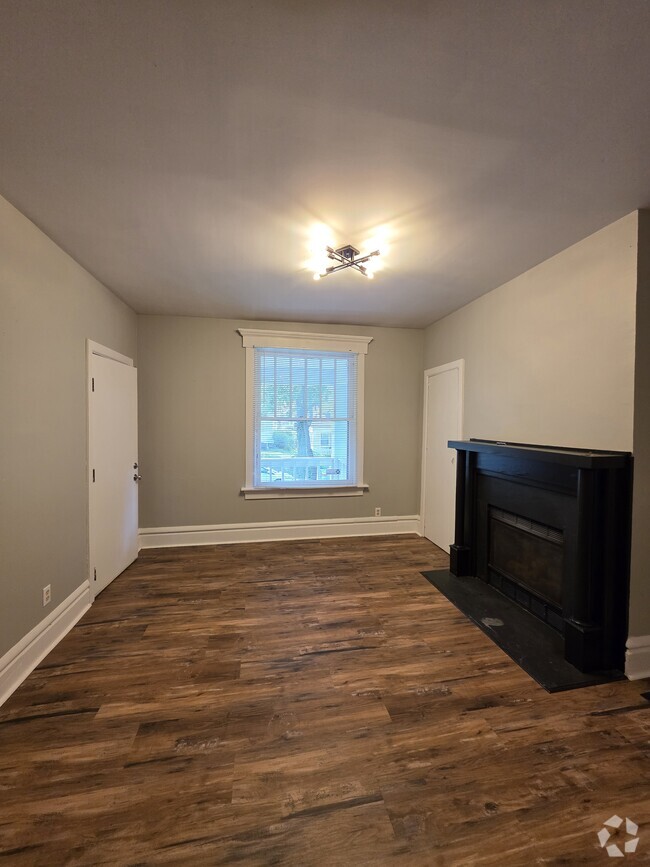 Building Photo - 220 E Oakland Ave Unit A Rental