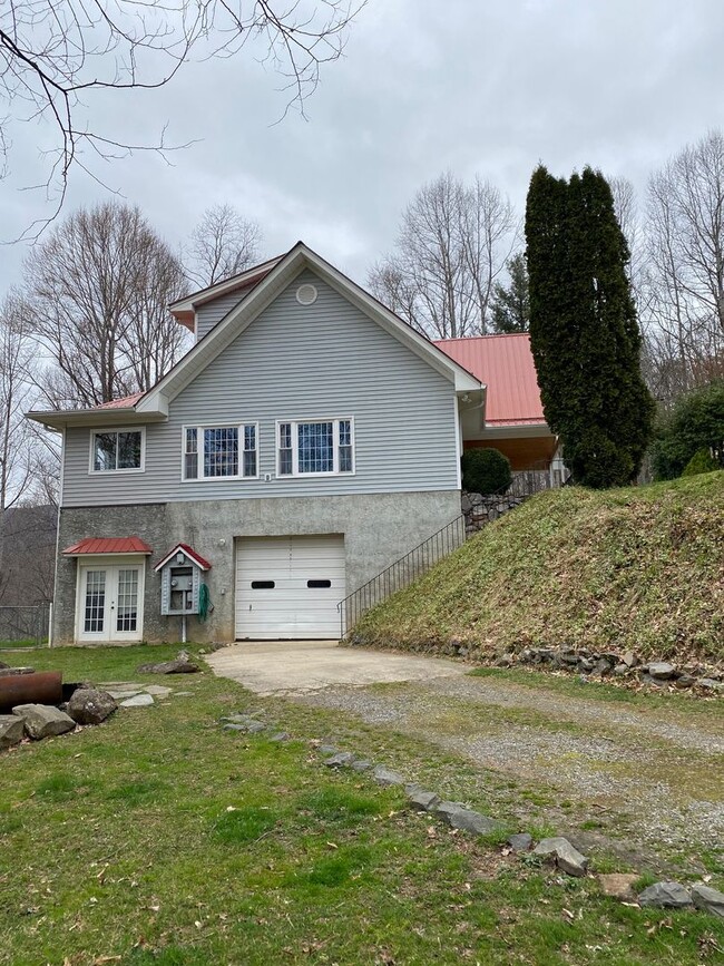 Photo - Black Mountain - Home Apartment, North Fork Rd, Utilities included