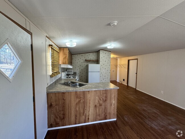 Building Photo - 2301 County Rd Rental