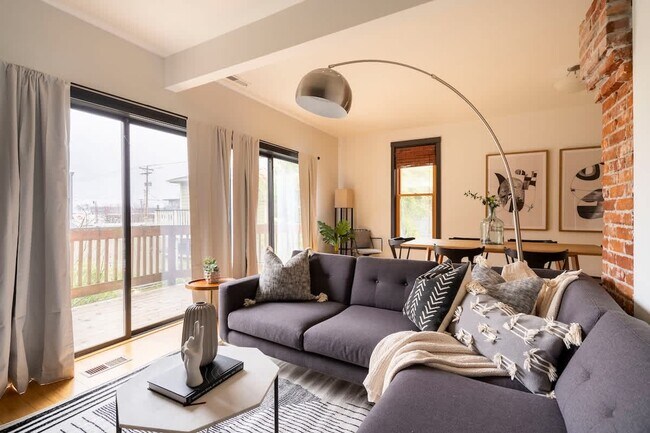 Building Photo - 2319 NW Raleigh St Unit 2319