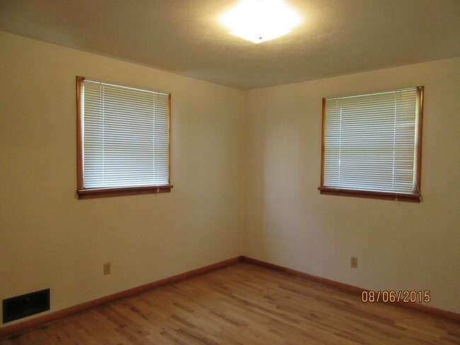 Photo - 720 11th Ave N