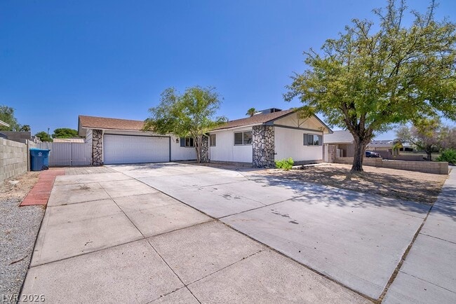 Building Photo - 3990 E Syracuse Dr