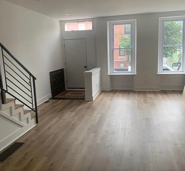 Photo - 2124 E Somerset St