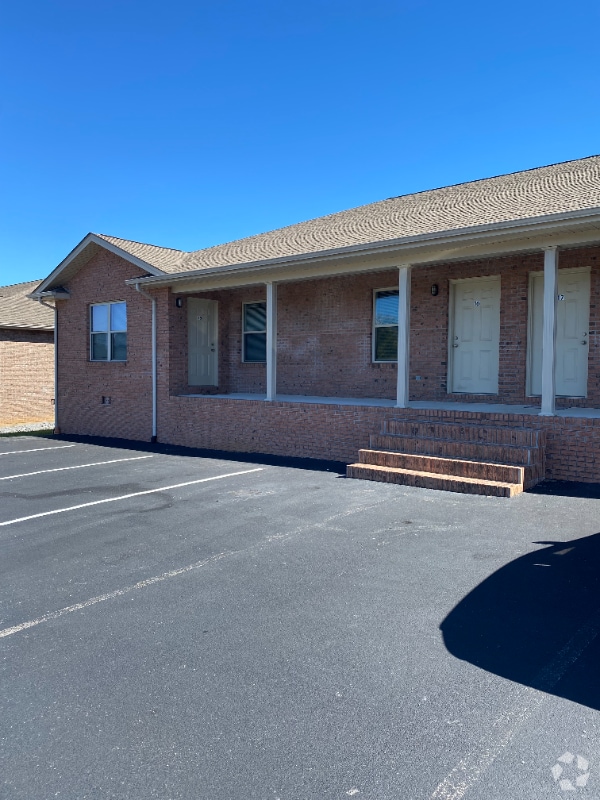 Building Photo - 203 Old Jacksboro Pike Rental