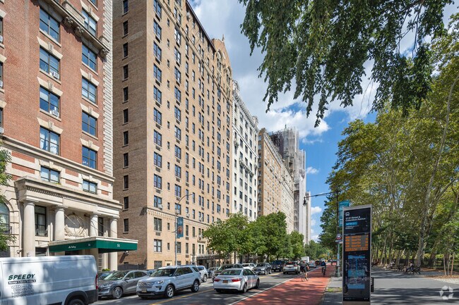 Photo - 35 W 81st St