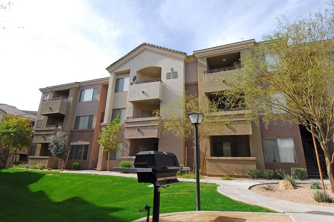 Front - 18416 Cave Creek Road Condominio