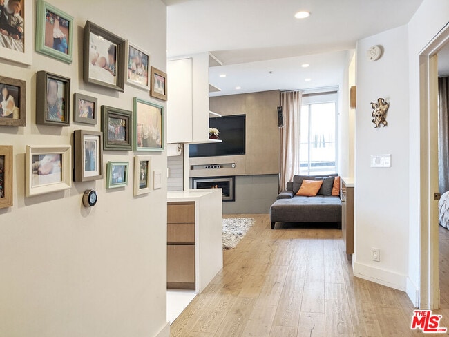 Photo - 825 S Shenandoah St Unidad 203