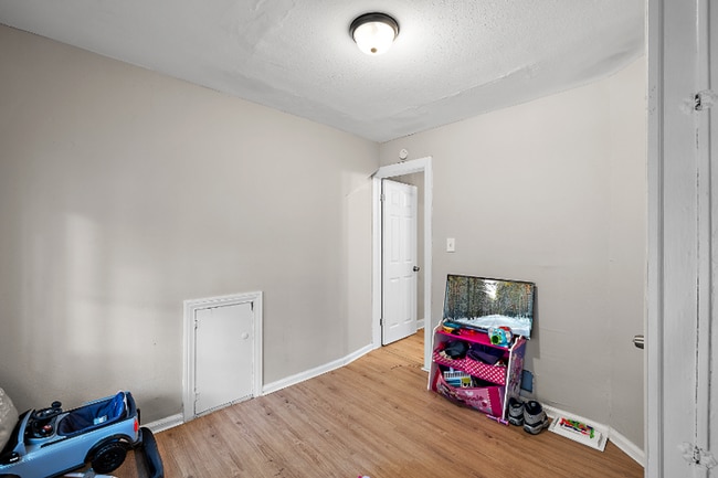 Photo - Brick 4 bedroom