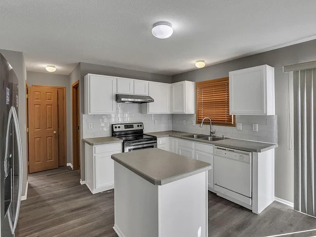 Photo - 7015 Onyxbluff Ln House