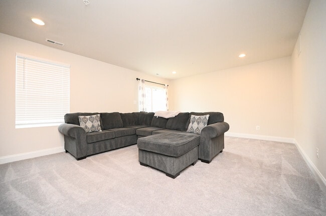 Photo - 522 Calvert Way