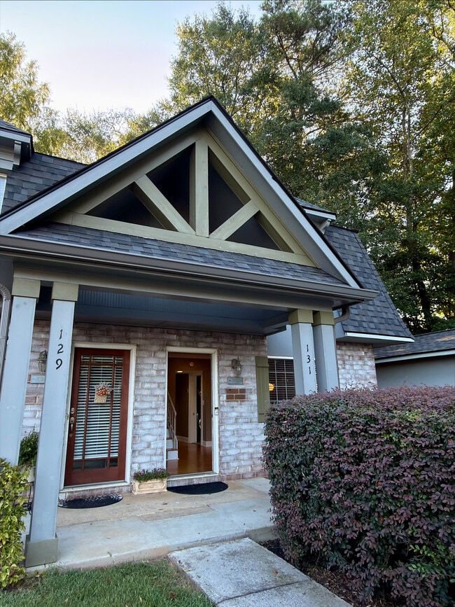 131 Rondak Cir SE