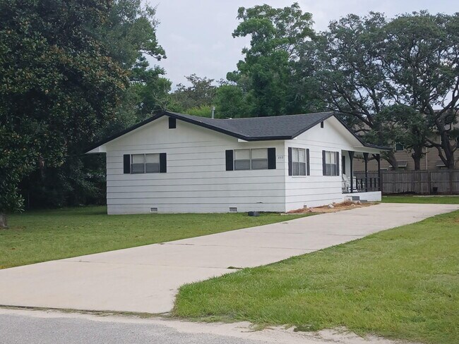 Photo - 853 Fairview Dr