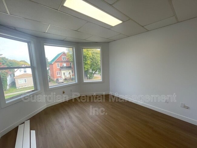 Photo - 245 McIntyre St Unit Apt 2