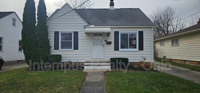 Photo - 360 E 326th St