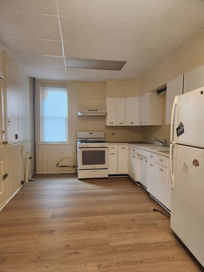 582 W King St