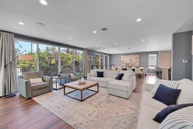 Photo - 640 NE 17th Way