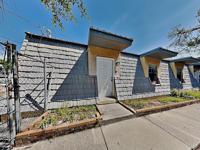 Building Photo - 9213 N 13th St Unit Apt A