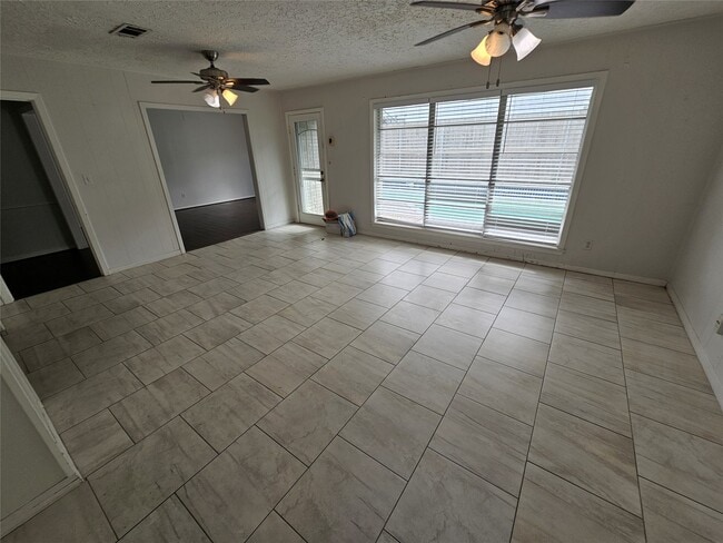 Photo - 5526 Whispering Creek Way