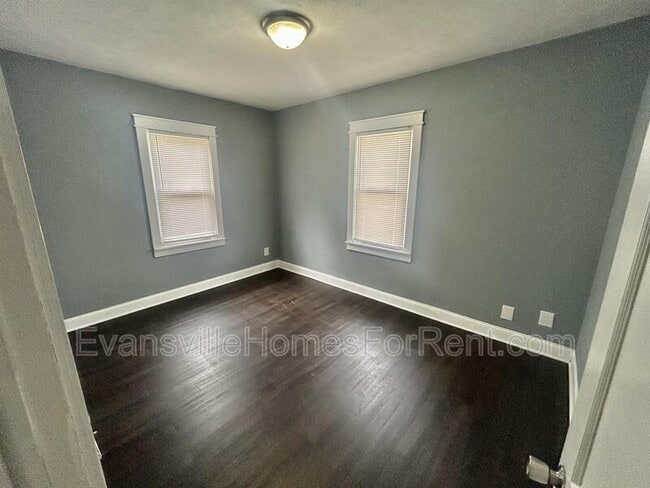 Photo - 933 Stanley Ave