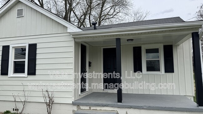 Building Photo - 522 Oak St