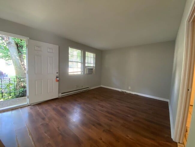 Photo - Lovely 2 Bed Duplex by Fisk - 5 Min From Downtown