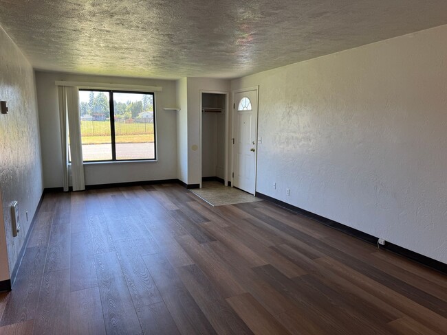 Photo - 2 bedroom 1 bath duplex in Cottage Grove!