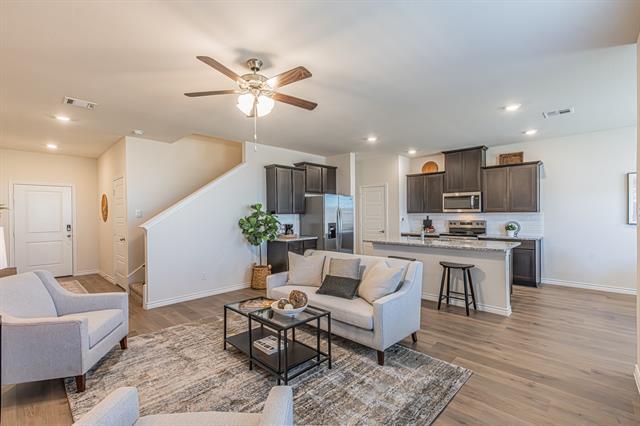 Photo - 736 Thorn Crk Dr