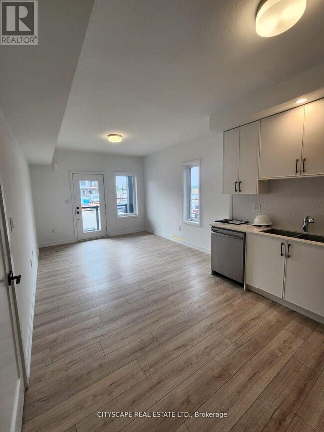 Photo - 940 St David St N