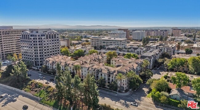 Photo - 290 N Hudson Ave Unidad 305W Rental