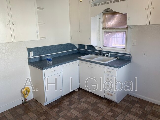 Photo - 810 S Philadelphia St