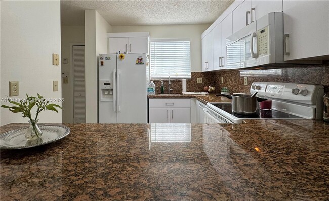 Photo - 2365 W 74th St