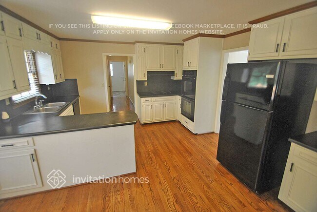 Photo - 427 Patterson Rd SW