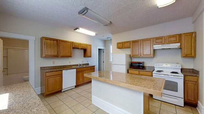 Photo - 225 E 11th Ave