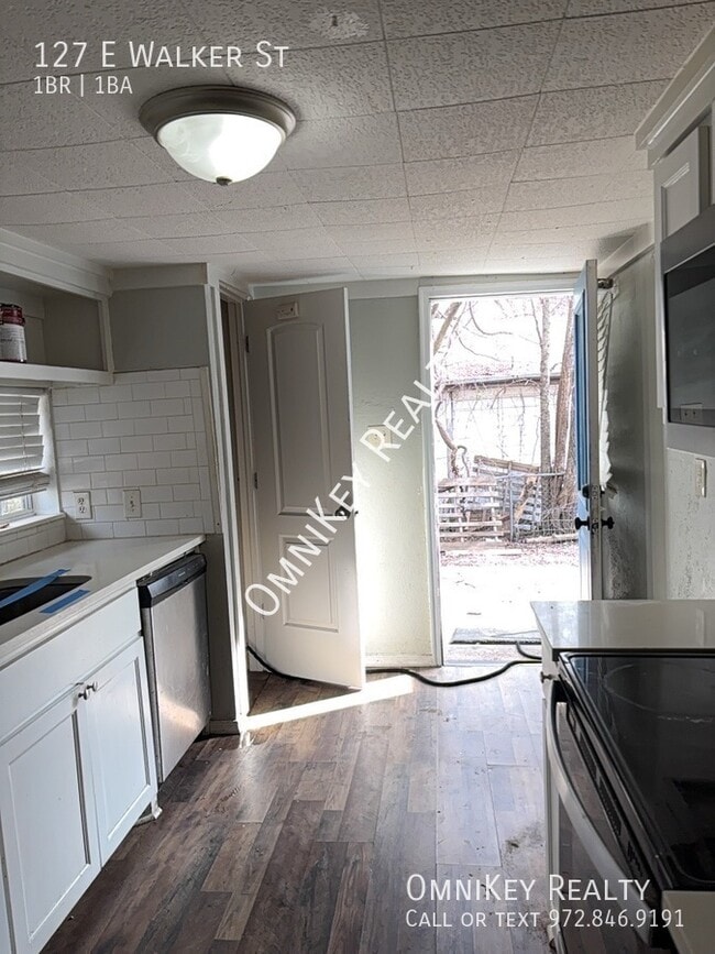 Photo - 127 E Walker St