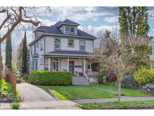Covered Front Porch - 9426 N Edison St Unit 1