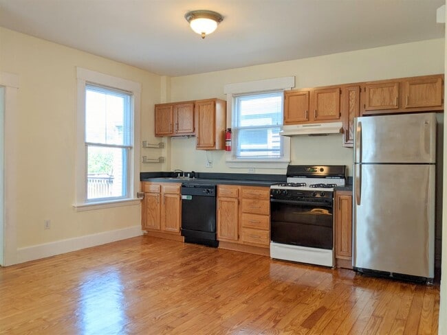 Building Photo - 397 Washington St Unit 2