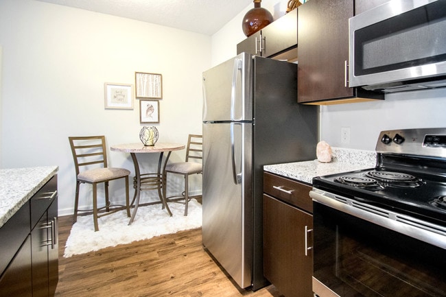 Kitchen & Dining