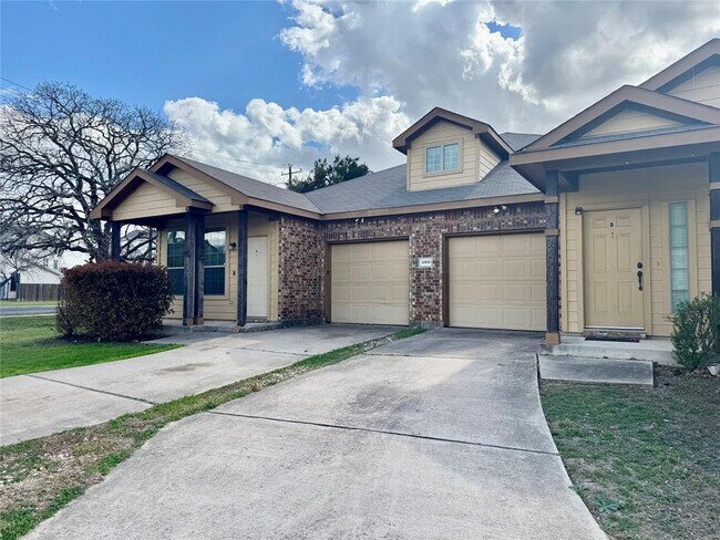 Building Photo - 3000 Whisper Oaks Ln