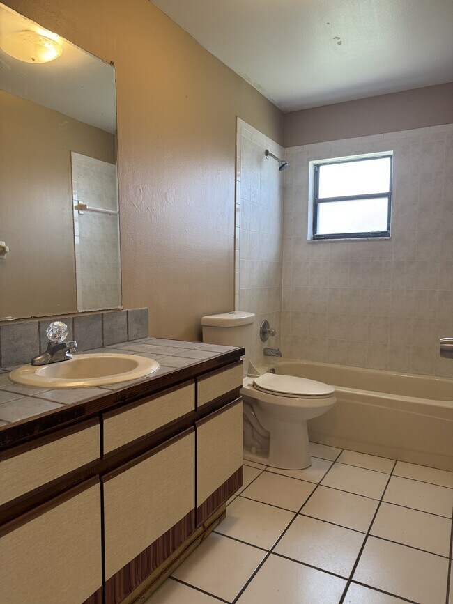 Photo - 790 SE 4th St