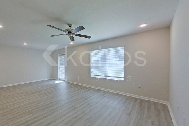 Photo - 4678 Malay Cir