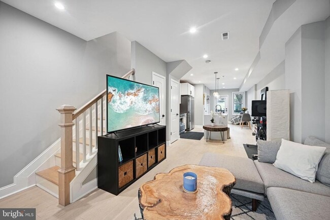 Photo - 1732 L St NE