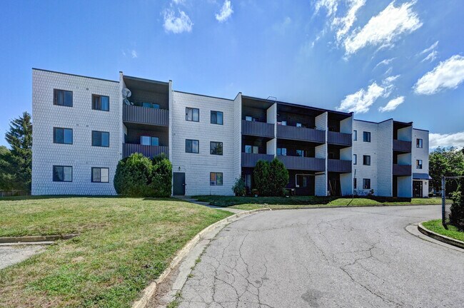 Photo - 1550 – 1566 Trossacks Avenue