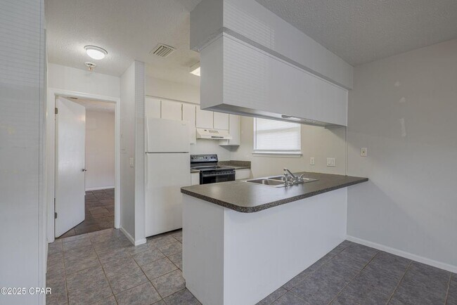 7813 N Lagoon Dr