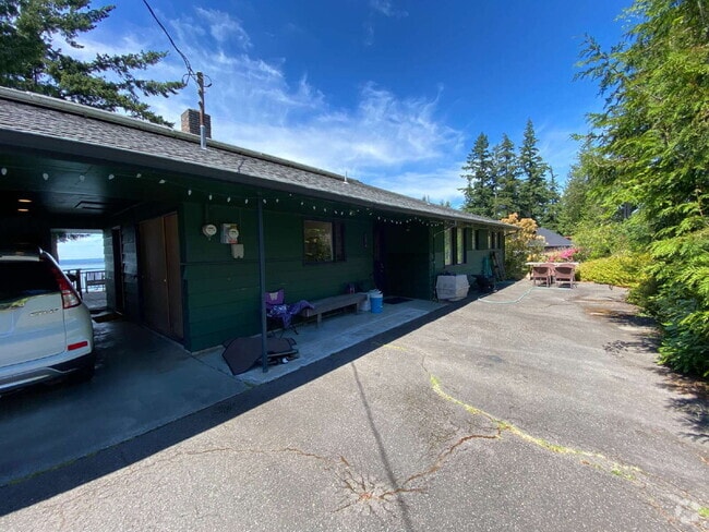 Building Photo - Spacious 5-Bedroom Home with Stunning View...